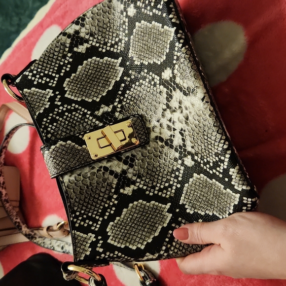 Purse - Picture 2 of 6